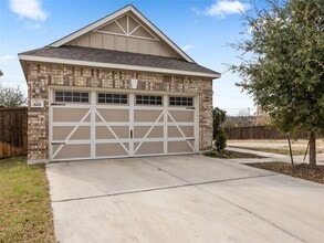 Building Photo - 805 Sandhill Branch Dr