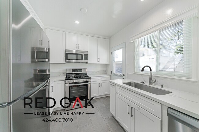 Foto del edificio - 3494 Rowena Ave