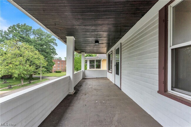 Building Photo - 977 Yellowstone Rd