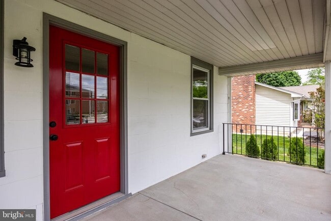 Building Photo - 1842 S Spring Rd