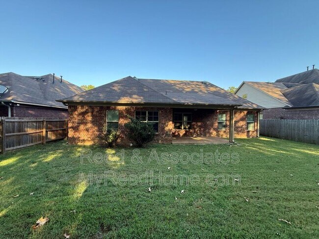Building Photo - 1715 Bellevue Grove Cove