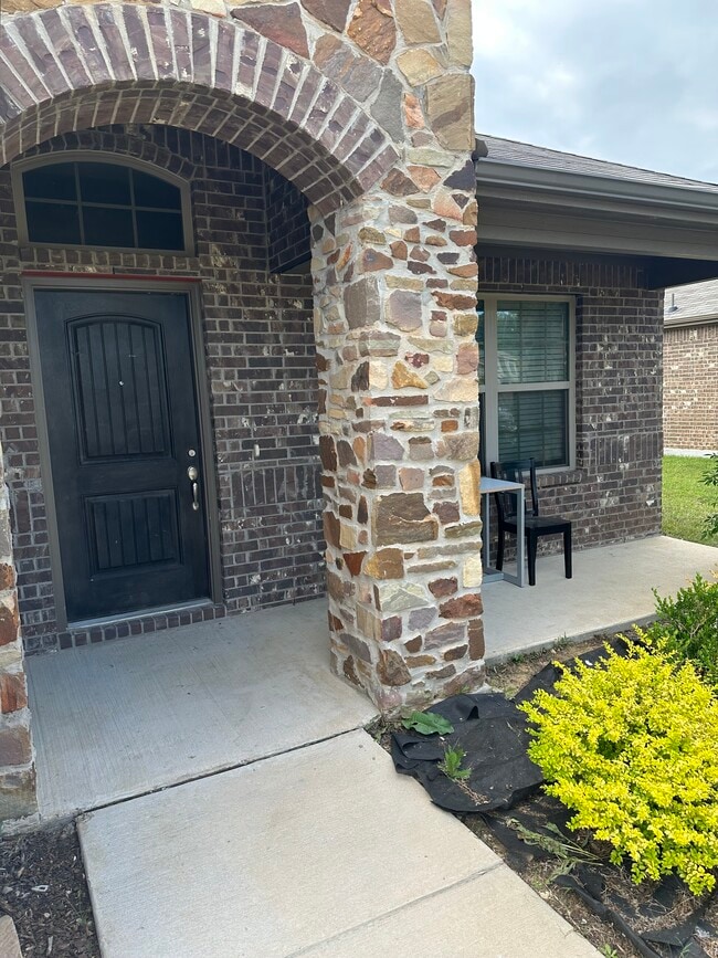 Photo - 333 Highmeadow Dr House