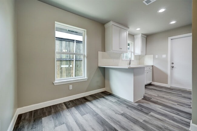Building Photo - 8817 Emmott Rd