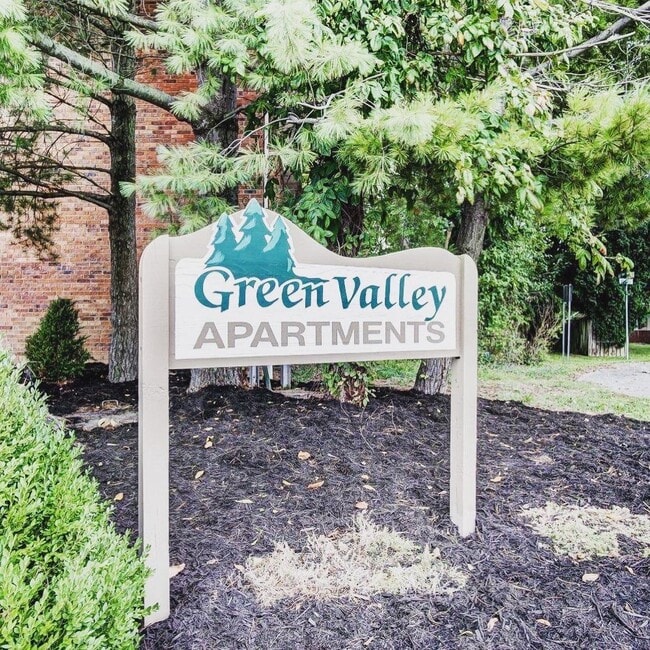 Building Photo - 525 Green Valley Dr
