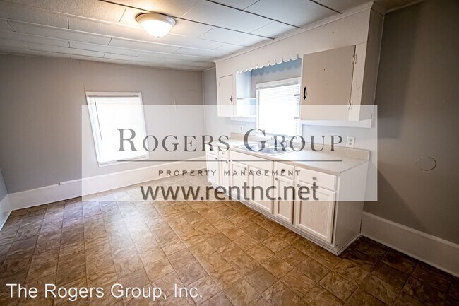 Building Photo - 2 br, 1 bath House - 704 Roberson St