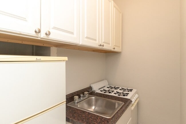 Building Photo - 2832 N Burling St