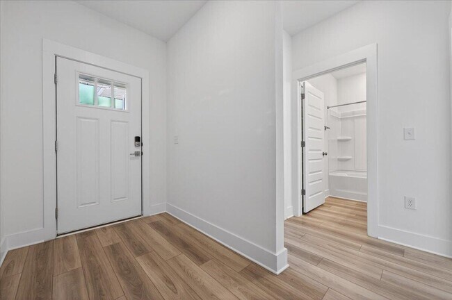Building Photo - 210 Lyla Ln