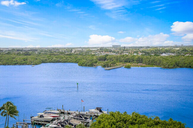 Foto del edificio - 2121 N Ocean Blvd