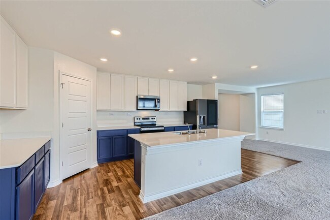 Building Photo - 4 Bedroom 2.5 Bathrooms! Loft and Office! ...