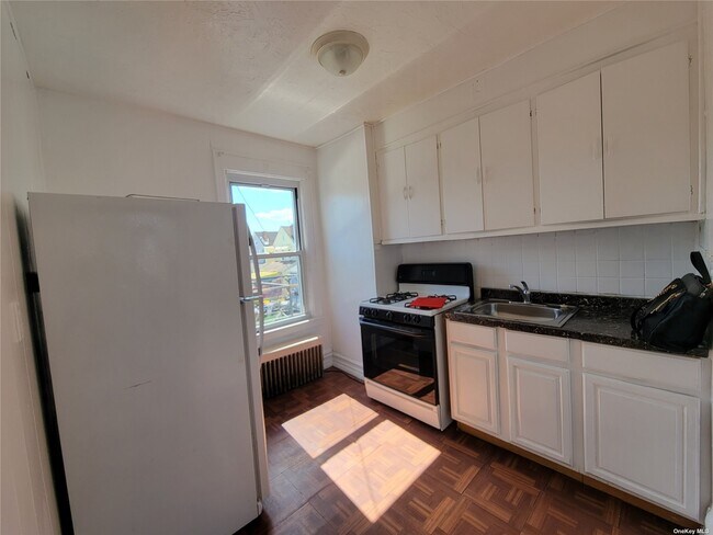 Building Photo - 81-12 95th Ave
