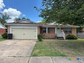 Building Photo - 1010 Cedar Dr