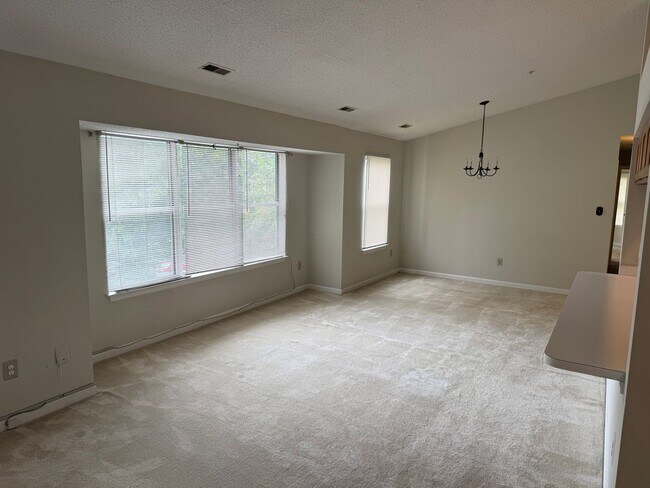 Foto del edificio - Spacious 2 Bedroom 2 Bathroom Condo in Aspen Hill