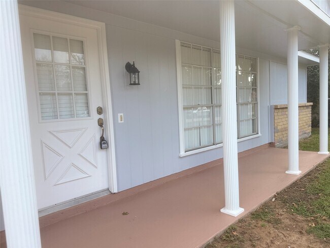 Building Photo - 18074 Glenledi Dr