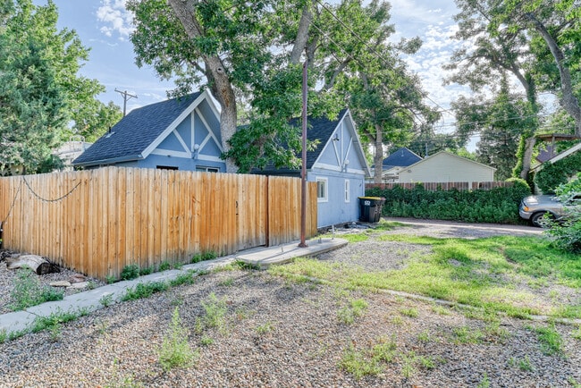 Front of the property, fully fenced yard! - 431 N Franklin St