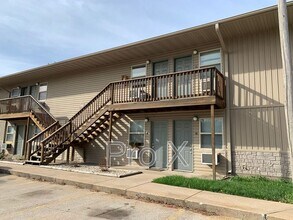 Building Photo - 930 N Goetz Blvd