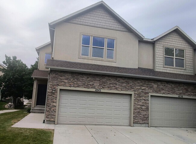 Foto del edificio - 3 Bd 3.5 Bath Model Like Townhome in Riverton