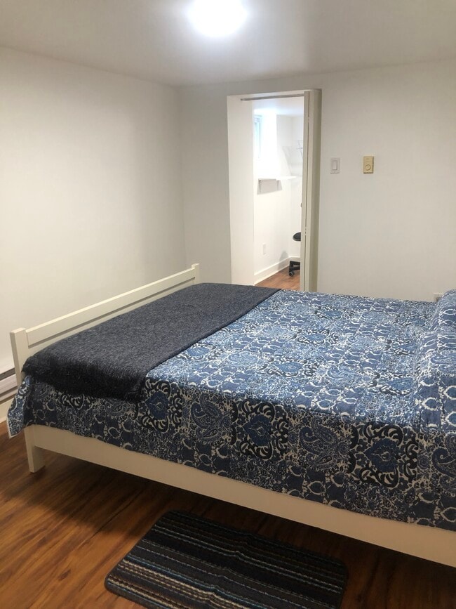 Large bedrooms - 5 Little Blvd