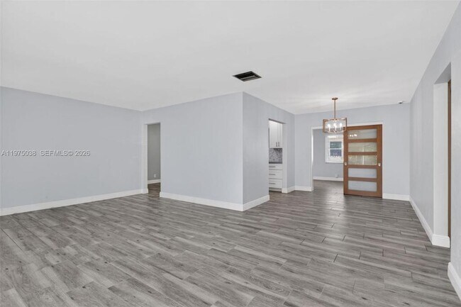 Foto del edificio - 7613 NW 67th Ave