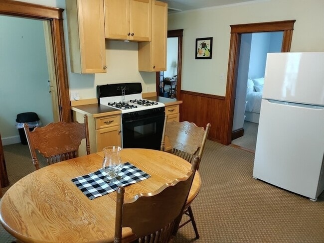 Building Photo - 100 Neil St