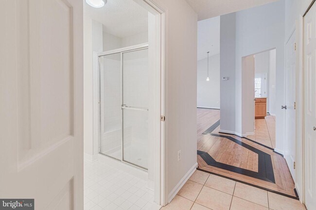 Building Photo - 2052 Hunting Ridge Dr