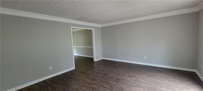 Building Photo - 618 8 Point Ct