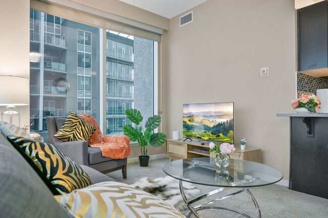 Building Photo - 1320 1st St SE