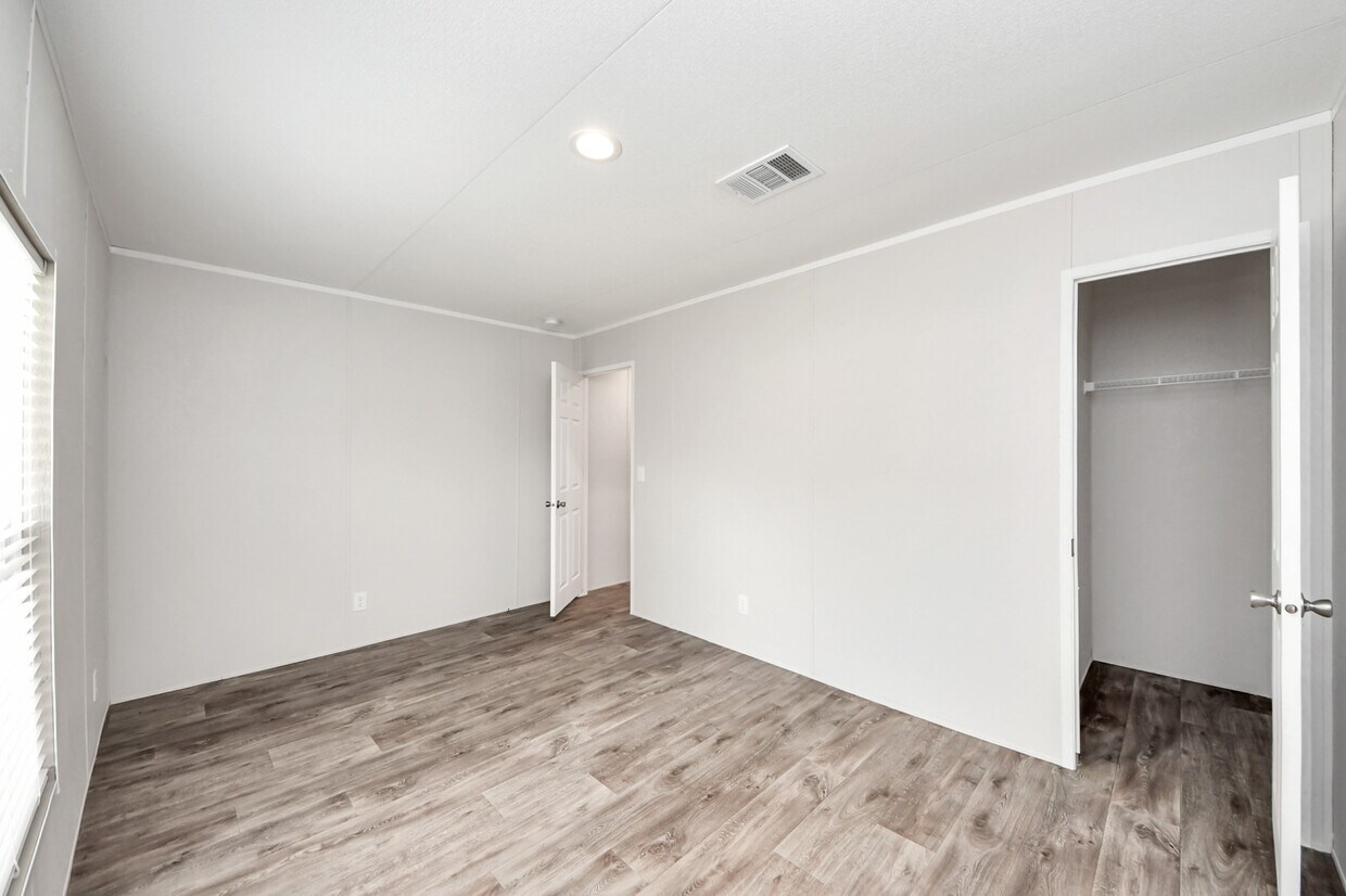 Building Photo - 1560 Brown Rd