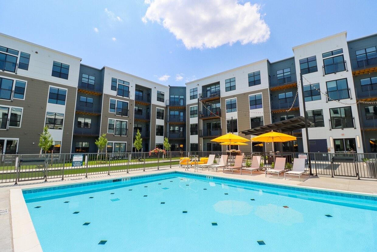 The Pointe at Polaris Apartments in Columbus, OH