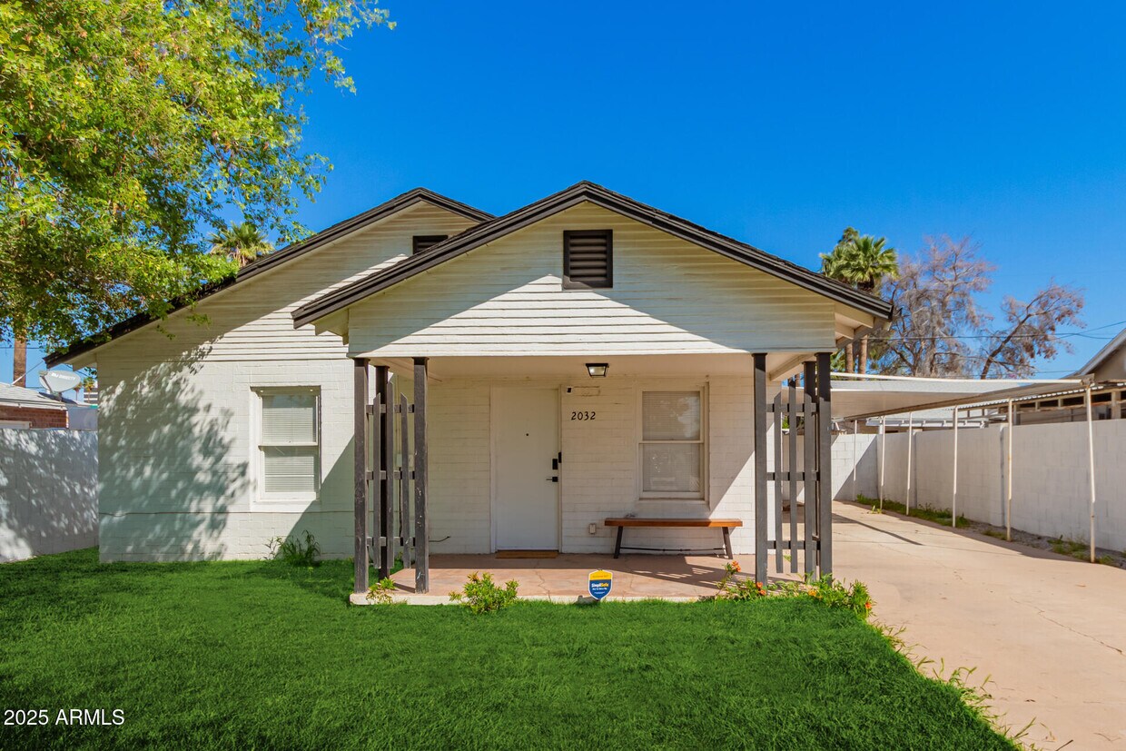 Primary Photo - 2032 E Harvard St