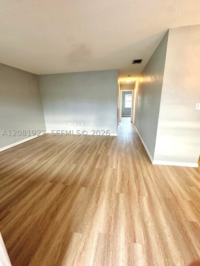 Foto del edificio - 2170 Knox McRae Dr