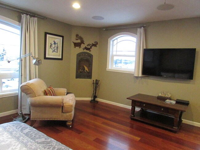 B&B Fire-place & Entertainment - 21029 NE Interlachen Ln