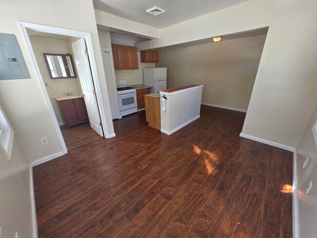 Building Photo - 2 Bedroom Apartment - Loch Sheldrake