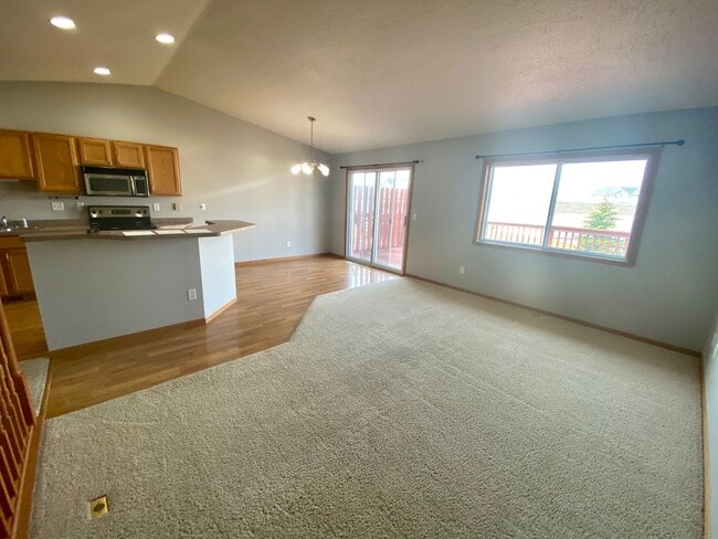 Foto del edificio - 3 bed, 2 bath Twinhome