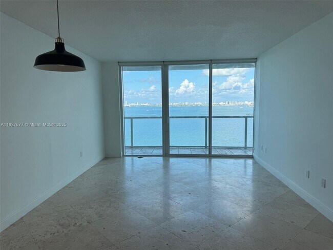 Foto del edificio - 665 NE 25th St