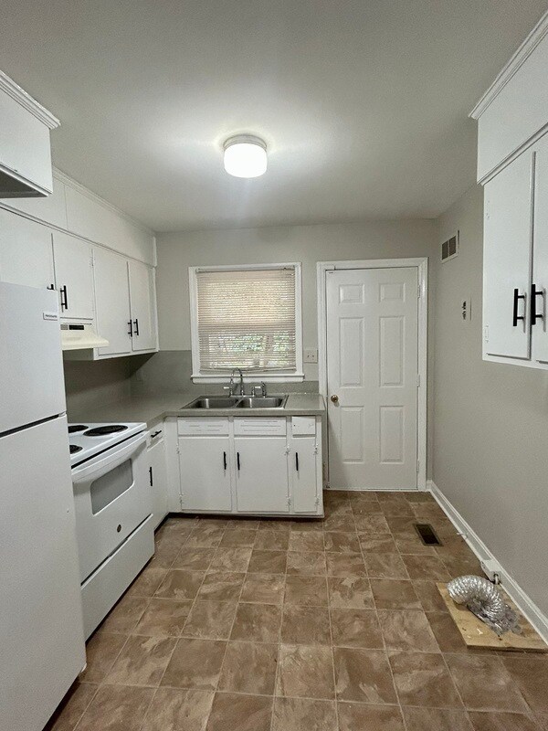 Building Photo - 3812 Rosehaven Dr