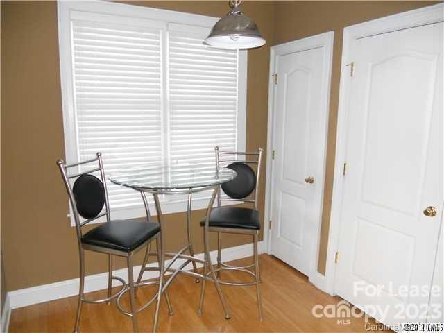 Building Photo - 4903 S Hill View Dr