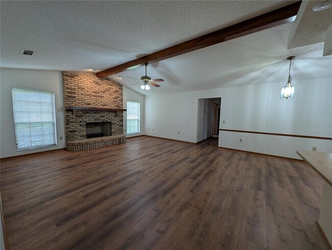 Foto del edificio - 3930 N Forbes Rd