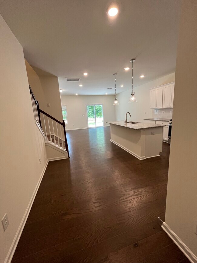 Building Photo - 364 Abington St