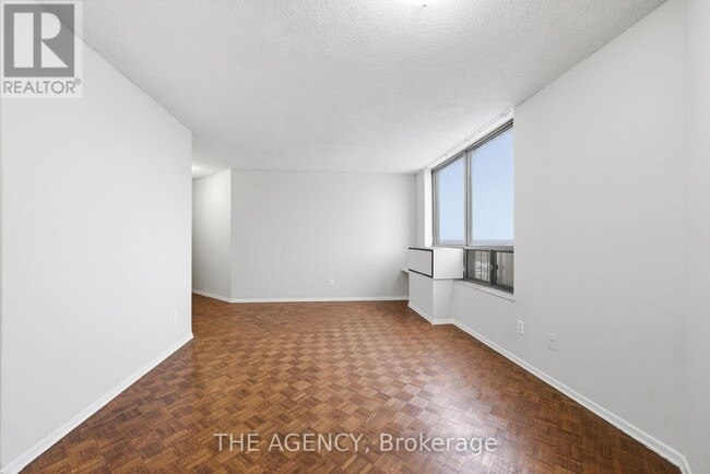 Photo du bâtiment - 2350 Dundas St W