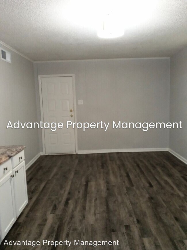 Building Photo - 3 br, 1 bath House - 4553 Valley Stream Dr.