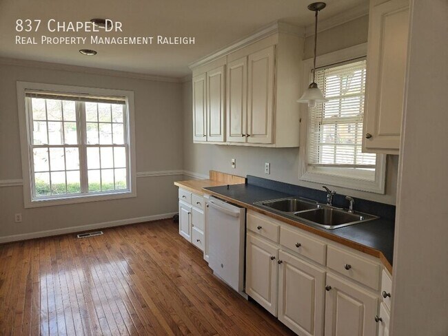 Foto del edificio - 837 Chapel Dr