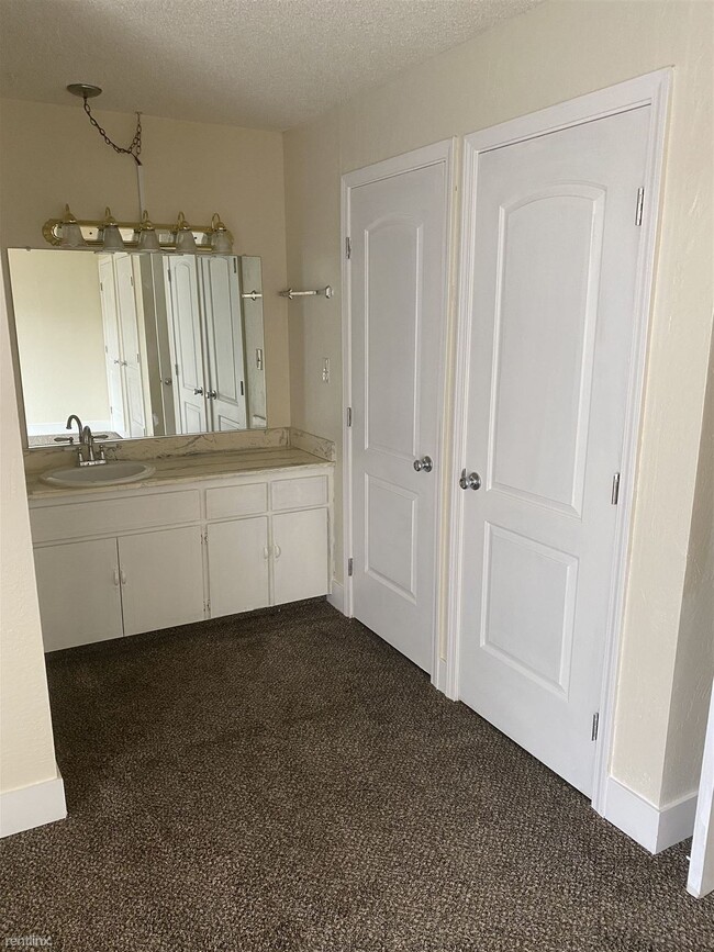 Building Photo - 1 br, 1 bath Condo - 888 Greenfield Ave Apt C