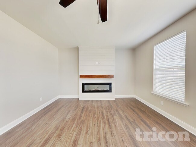 Foto del edificio - 140 Ashberry Ln