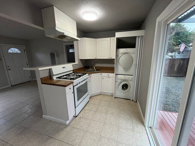 Foto del edificio - Rare remodeled 1 bedroom is perfect cozy h...