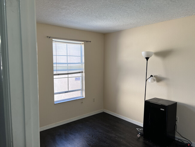 Building Photo - 2821 Cliffe Ct