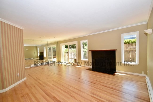 Building Photo - 125 Spinnaker Point Dr