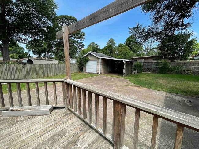 Building Photo - Coming Soon!!! 3 beds, 2 baths, 2 living a...