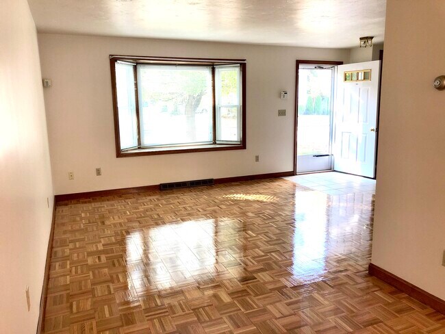 Foto del edificio - 333 Pond St