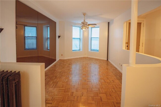 Building Photo - 828 Manida St