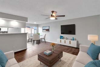 Building Photo - 7047 Bissonnet St